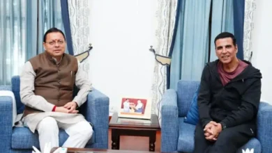 Renowned film actor Akshay Kumar paid a courtesy visit to Chief Minister Pushkar Singh Dhami.